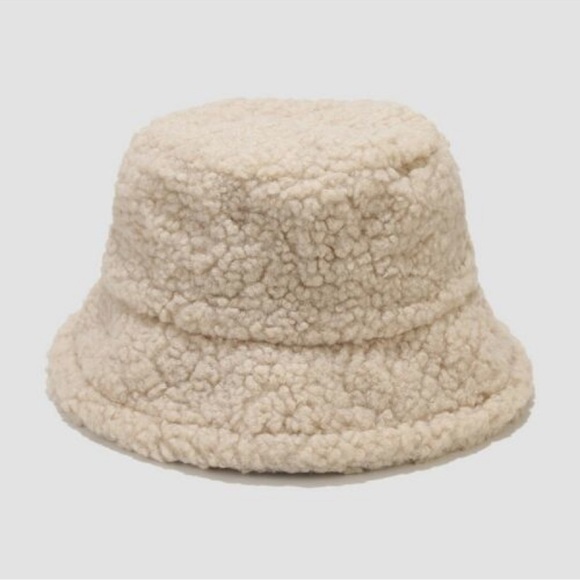 Women Faux Sherpa Bucket Creme Color Size Small to Medium Adjustable. - Picture 2 of 4